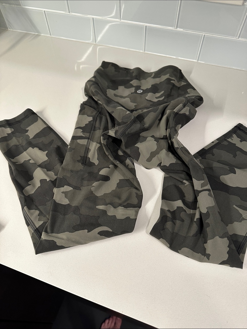 lululemon athletica women’s Camo Leggings - Olive Green & Black